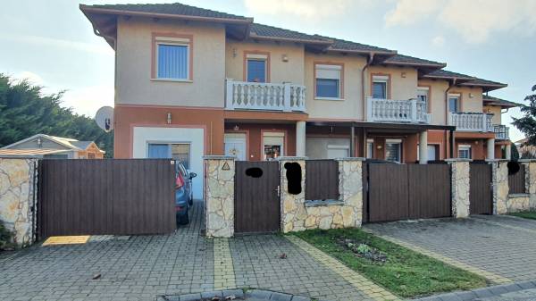 eladó sorház, Vecsés