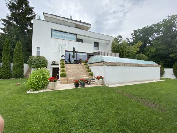 kiadó újépítésű villa, Budapest, II. kerület
